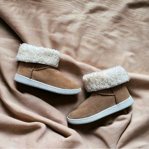 Ugg NWOTS Mika fold over boots size 6.5